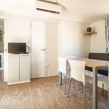 Prázdninový areál Easyatent Mobile Bijela Uvala 4*