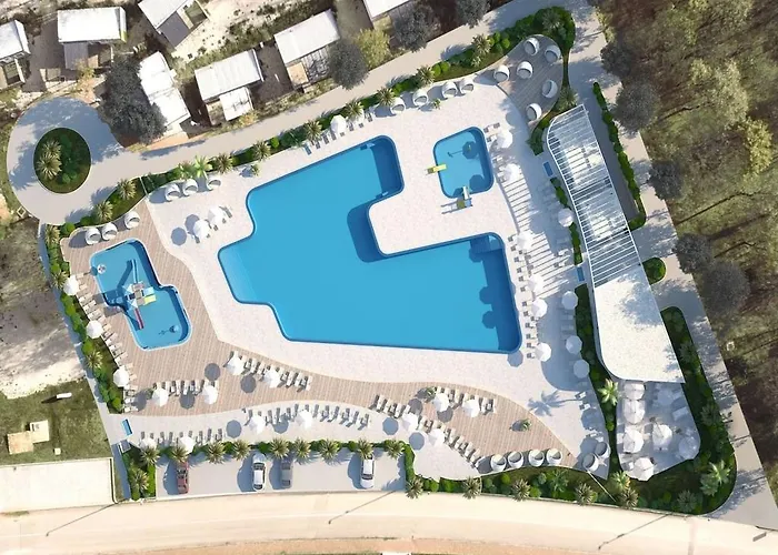 Aldeamento Turístico Easyatent Mobile Bijela Uvala 4*