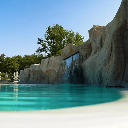 Easyatent Mobile Bijela Uvala Holiday park 4*