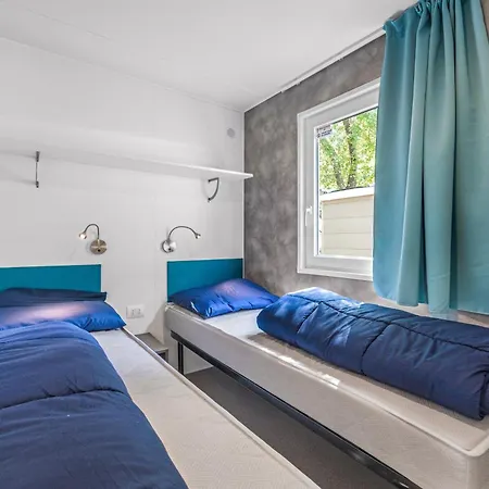 Easyatent Mobile Bijela Uvala Holiday park 4*