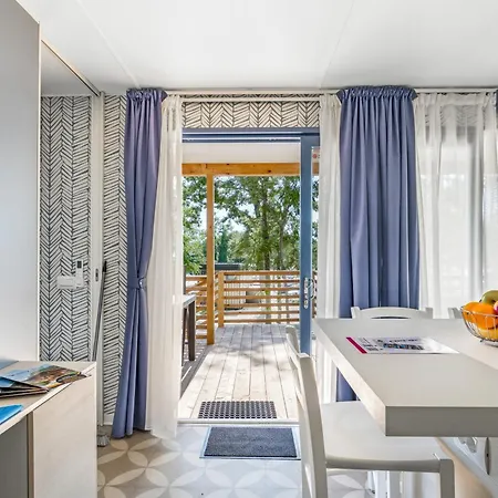 Holiday park Easyatent Mobile Bijela Uvala 4*